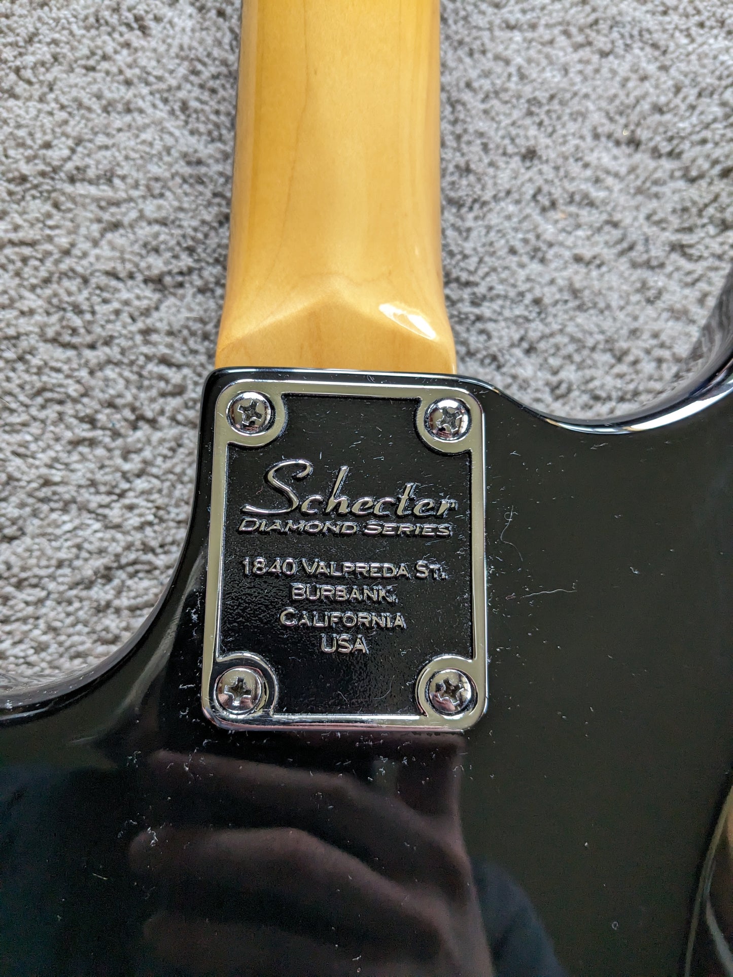 Schecter Hellcat Bass VI with Rosewood Fretboard 2010s - 3-Tone Sunburst